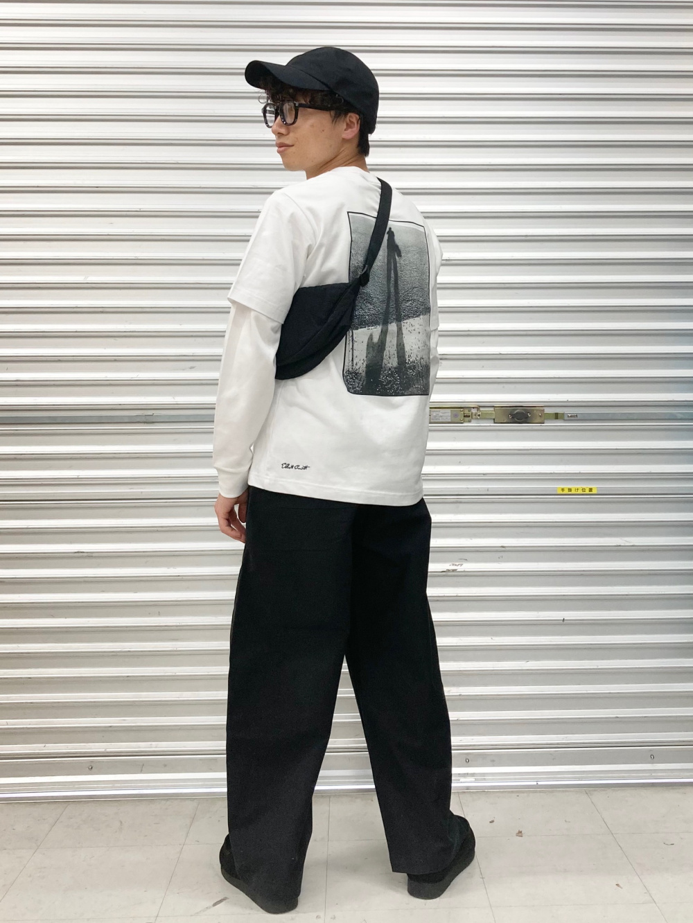 スウェットパンツ、オープンカラーシャツ」の着用コーディネート