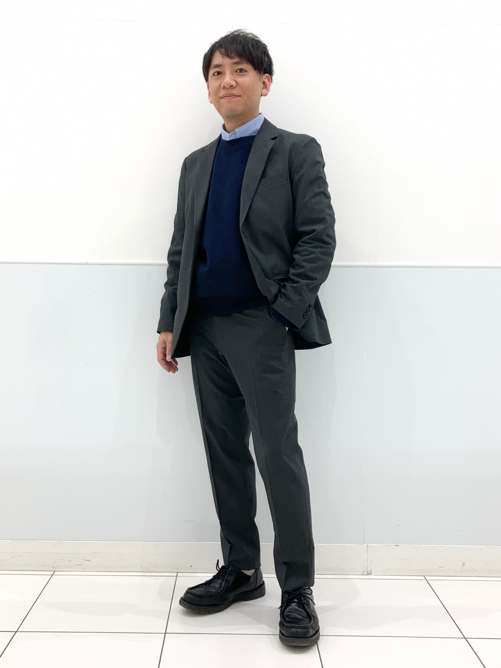 感動ジャケット、ウールカシミヤチェスターコート」の着用