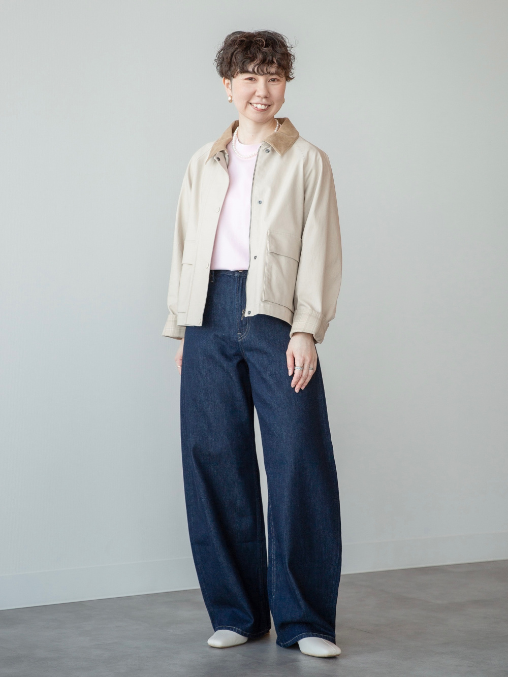 エアリズムコットンT、タックワイドストレートパンツ」の着用