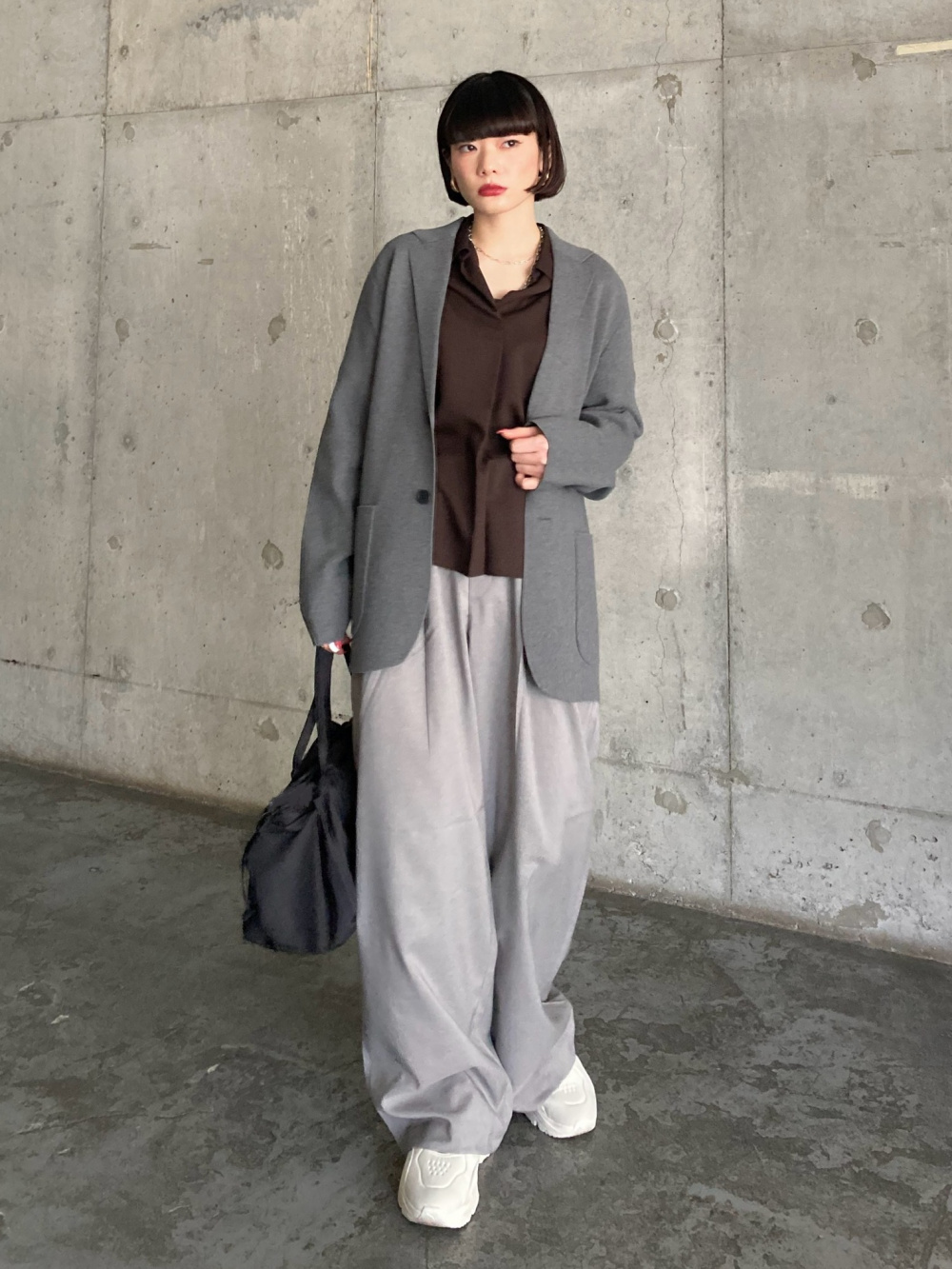 レーヨンスキッパーブラウス/7分袖、感動ワイドパンツ」の着用