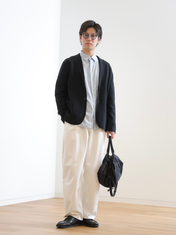 ニットジャケット、ウールカシミヤチェスターコートのコーディネート