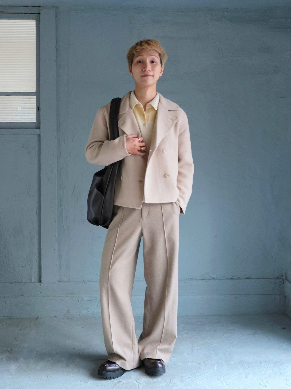 ダブルフェイスショートコートリラックスフィット」の着用