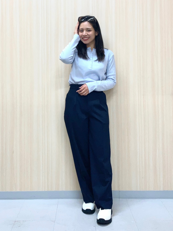 リブヘンリーネックT、タックワイドパンツ/ストライプのコーディネート