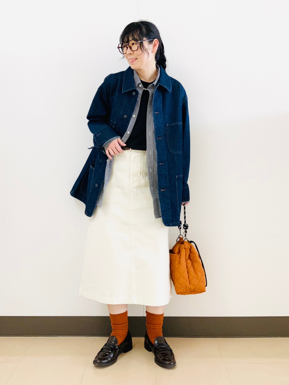 エアリズムコットンT、タックワイドストレートパンツ」の着用