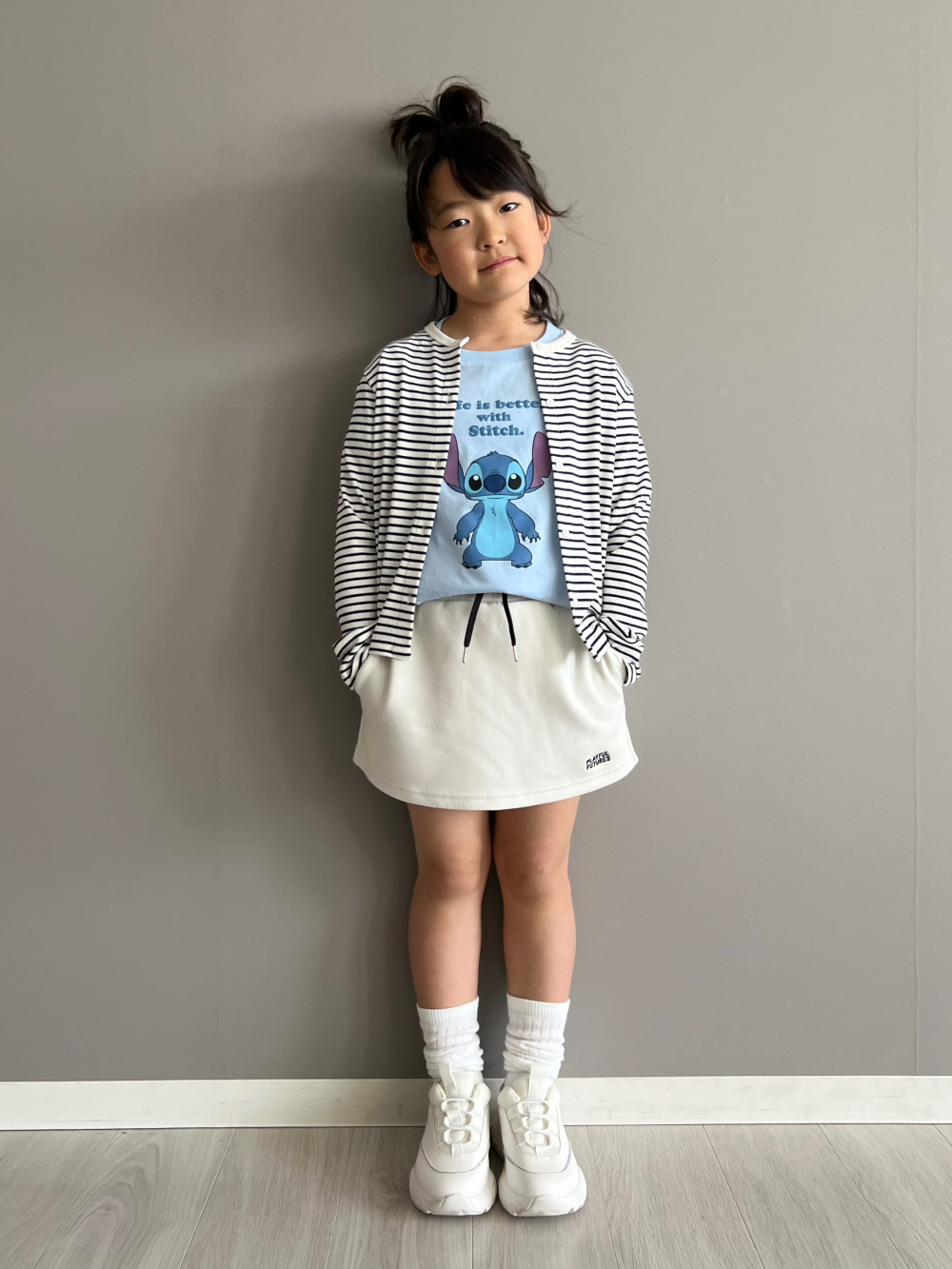 イージーショートパンツ、GIRLS ルーズソックス（3足組）」の着用