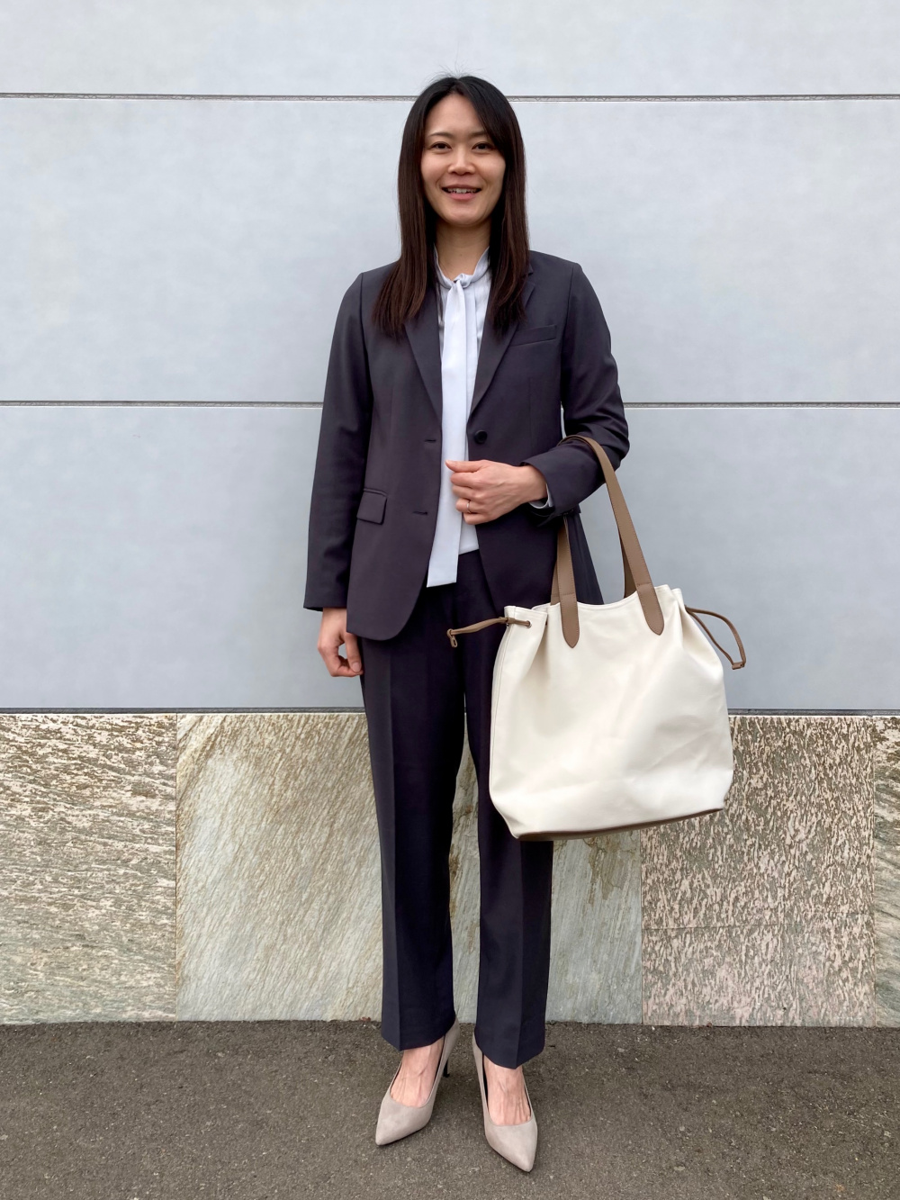 感動ジャケット、レーヨンボウタイブラウス」の着用コーディネート