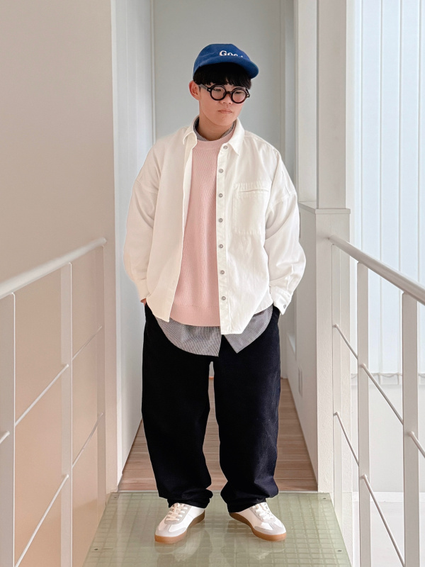 デニムリラックスシャツジャケット、バレルパンツのコーディネート 
