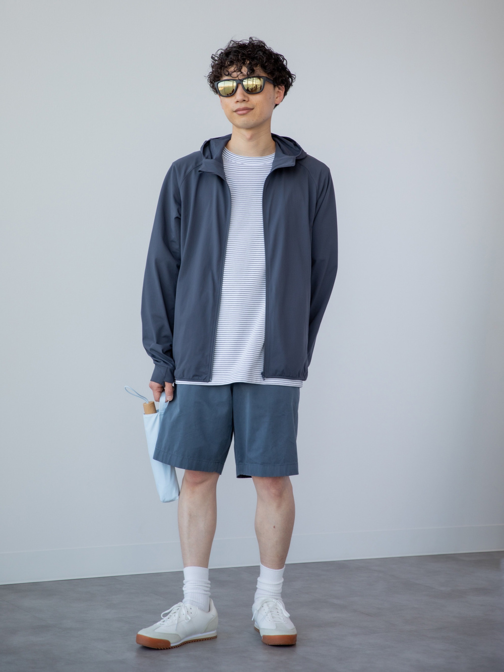 スウェットワイドパンツ、ライトウェイトスタンドブルゾン」の着用