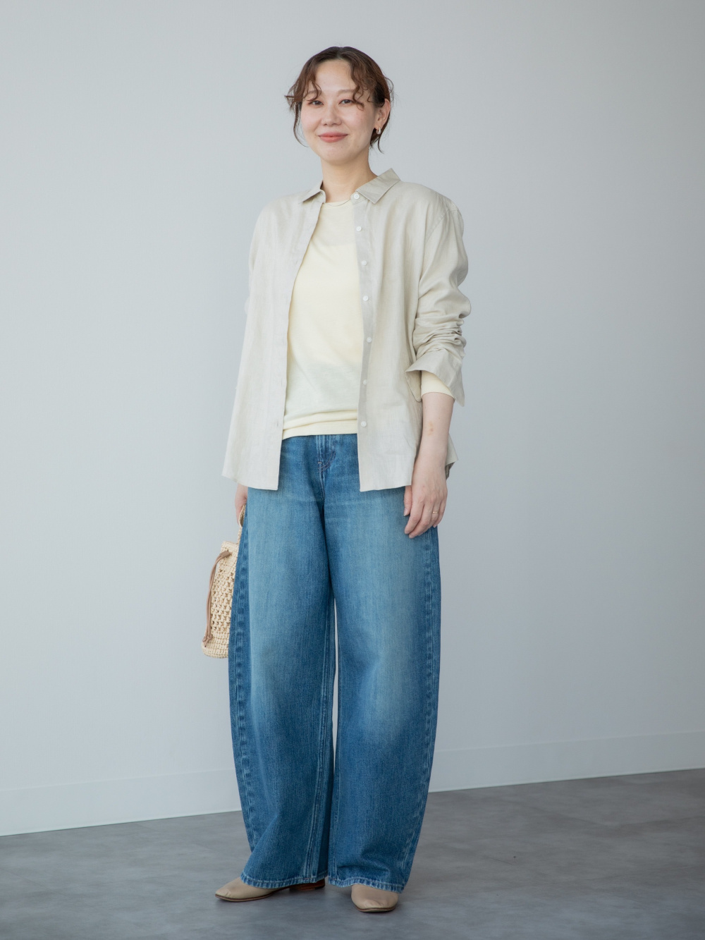 プレミアムリネンシャツ、ジャージータックハーフパンツ」の着用