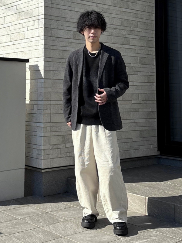 ニットジャケット、ウールカシミヤチェスターコートのコーディネート