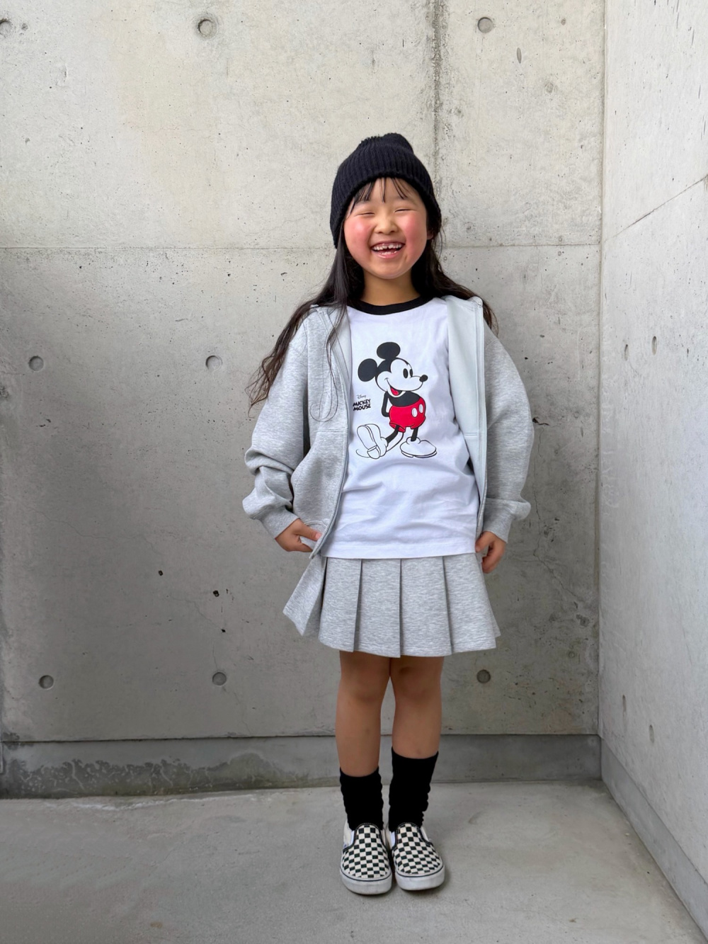 イージーショートパンツ、GIRLS ルーズソックス（3足組）」の着用