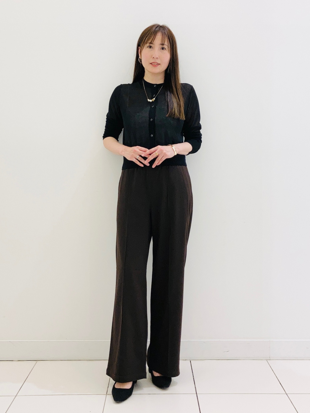デニムリラックスシャツジャケット、イージーワイドパンツ」の着用
