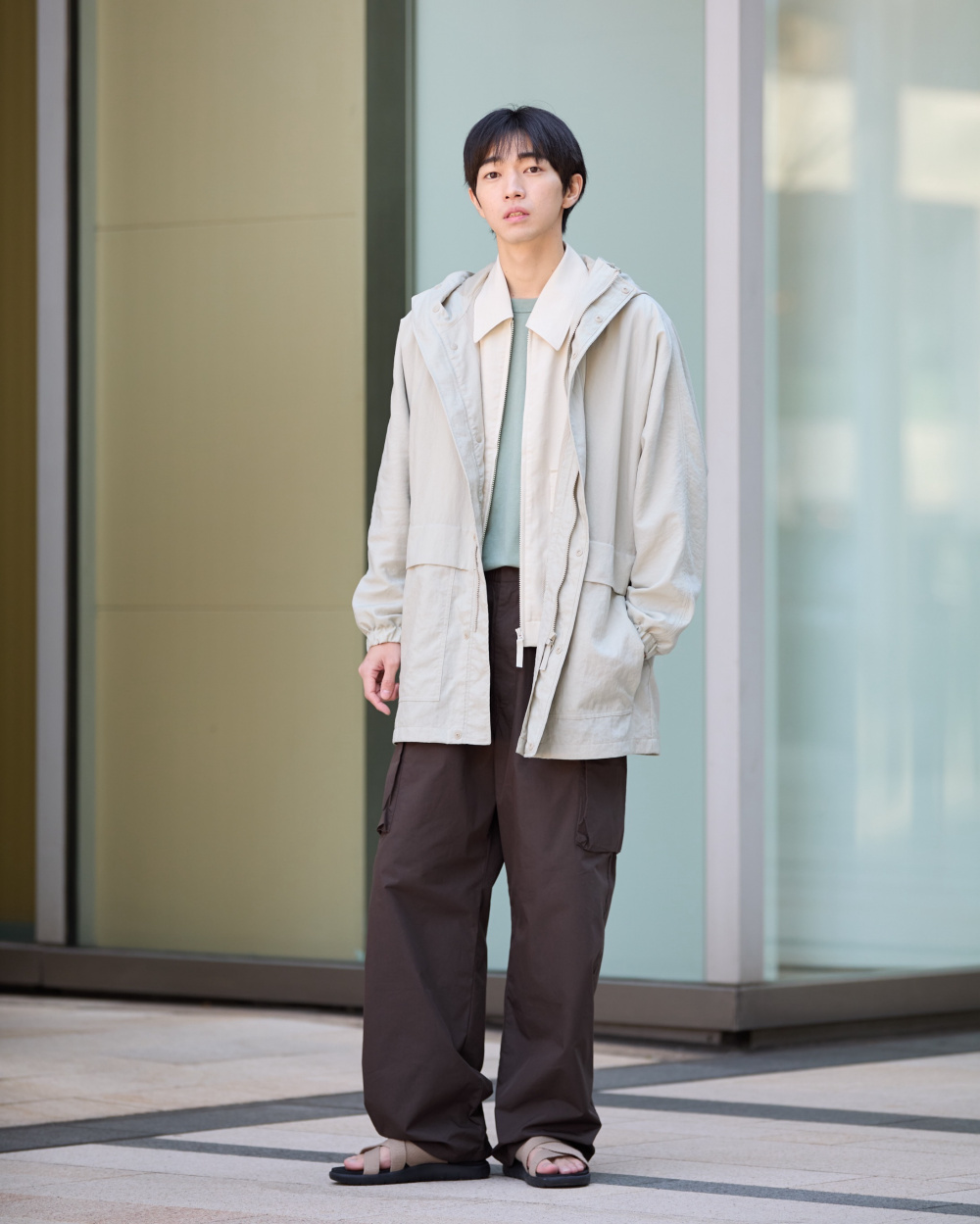 【クリーニング済】UNIQLOC テーラードジャケット　パンツセットアップXXL クルーネックTシャツ、リラックステーラードジャケット」の着用