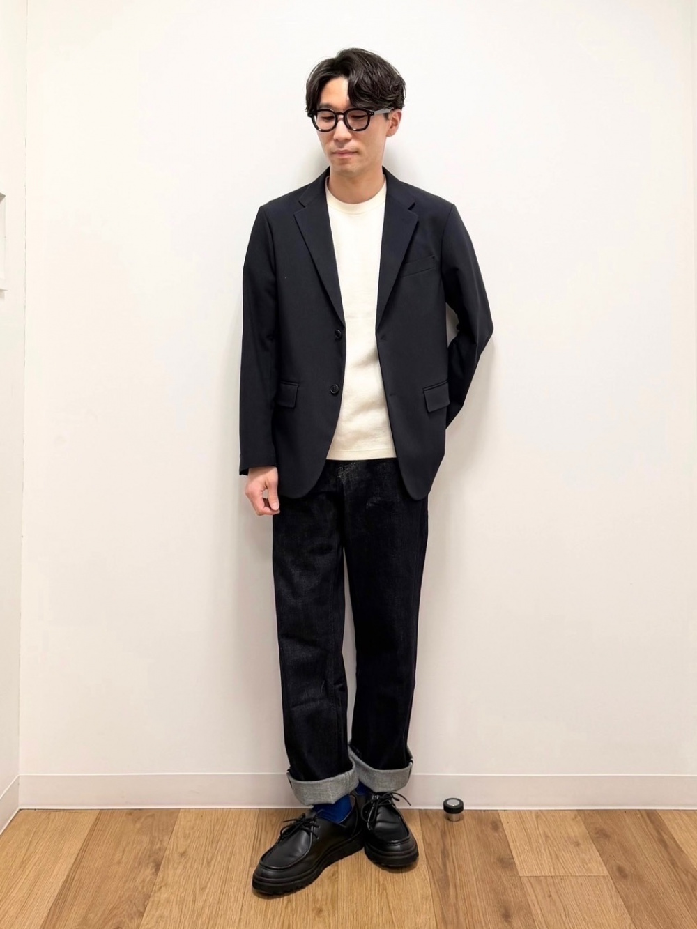 感動ジャケット、感動イージーパンツ/ウールライク」の着用 