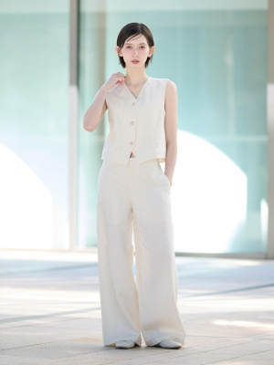 完売新品タグ付きUNIQLO:Cプレミアムリネンベスト白 ユニクロ公式 | プレミアムリネンベスト(レディース)