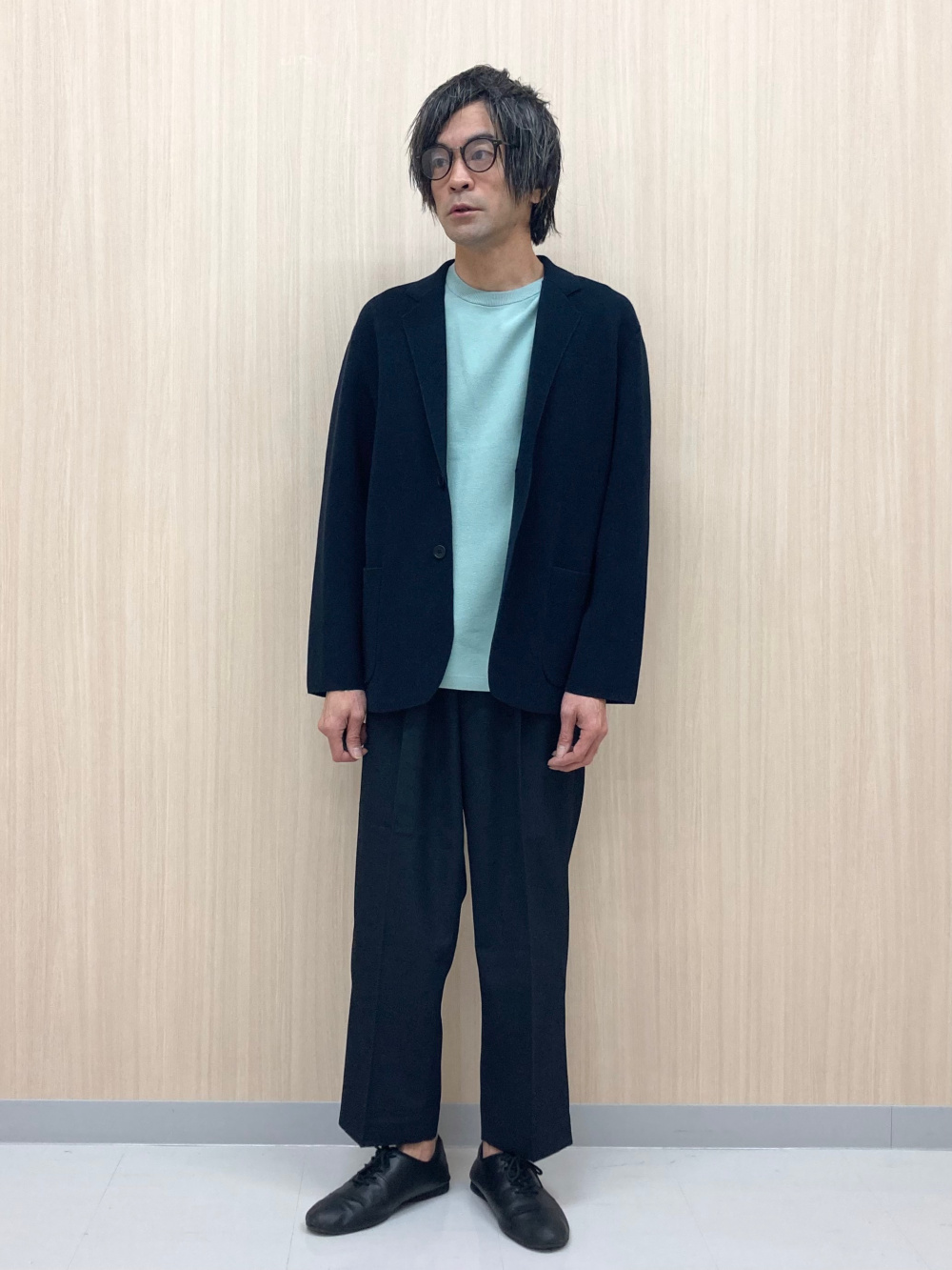 UNIQLO C ニットジャケット •タックワイドテーパードパンツ セット ニットジャケット、タックワイドテーパードパンツ」の着用