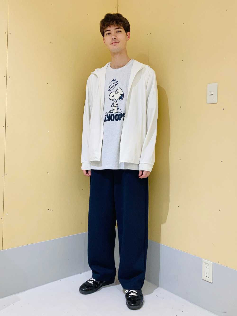 スウェットワイドパンツ、ミラノリブシャツカーディガン」の着用