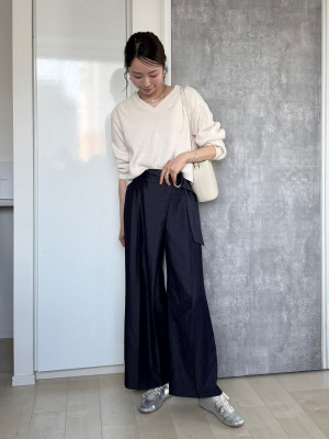 ユニクロC ユニクロシー　vネックショートセーター XL ホワイト　ブラック UNIQLO - ユニクロC ユニクロシー vネックショートセーター XL