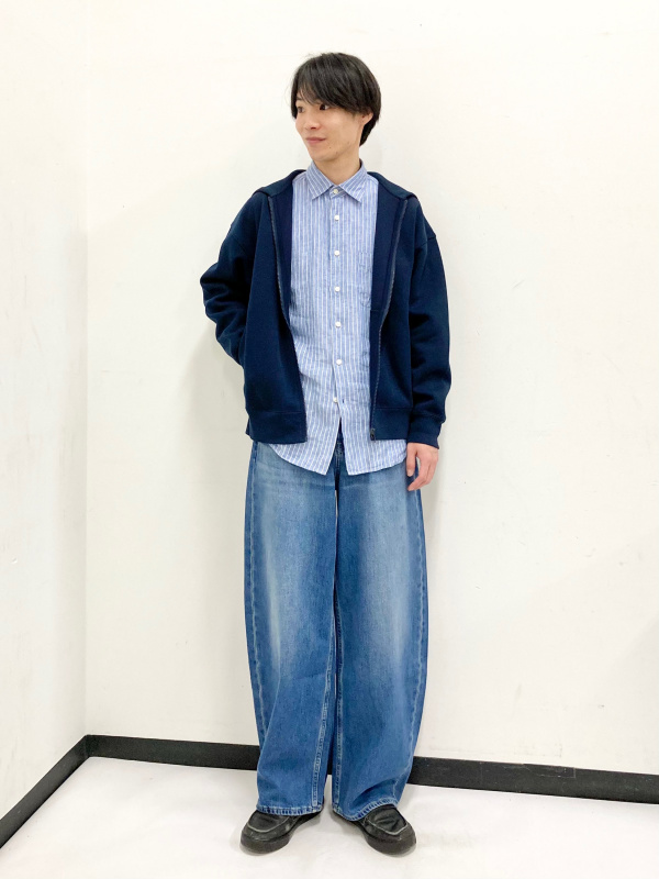 プレミアムリネンシャツ/ストライプ、50色ソックスのコーディネート