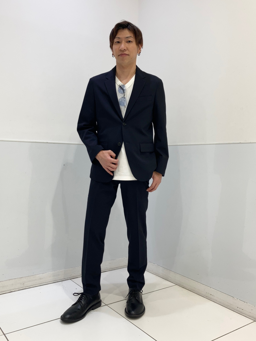 UNIQLO ジョコビッチ ウィンブルドンモデル ジャケット パンツ セット 感動ジャケット、VネックTシャツ」の着用コーディネート| ユニクロ公式