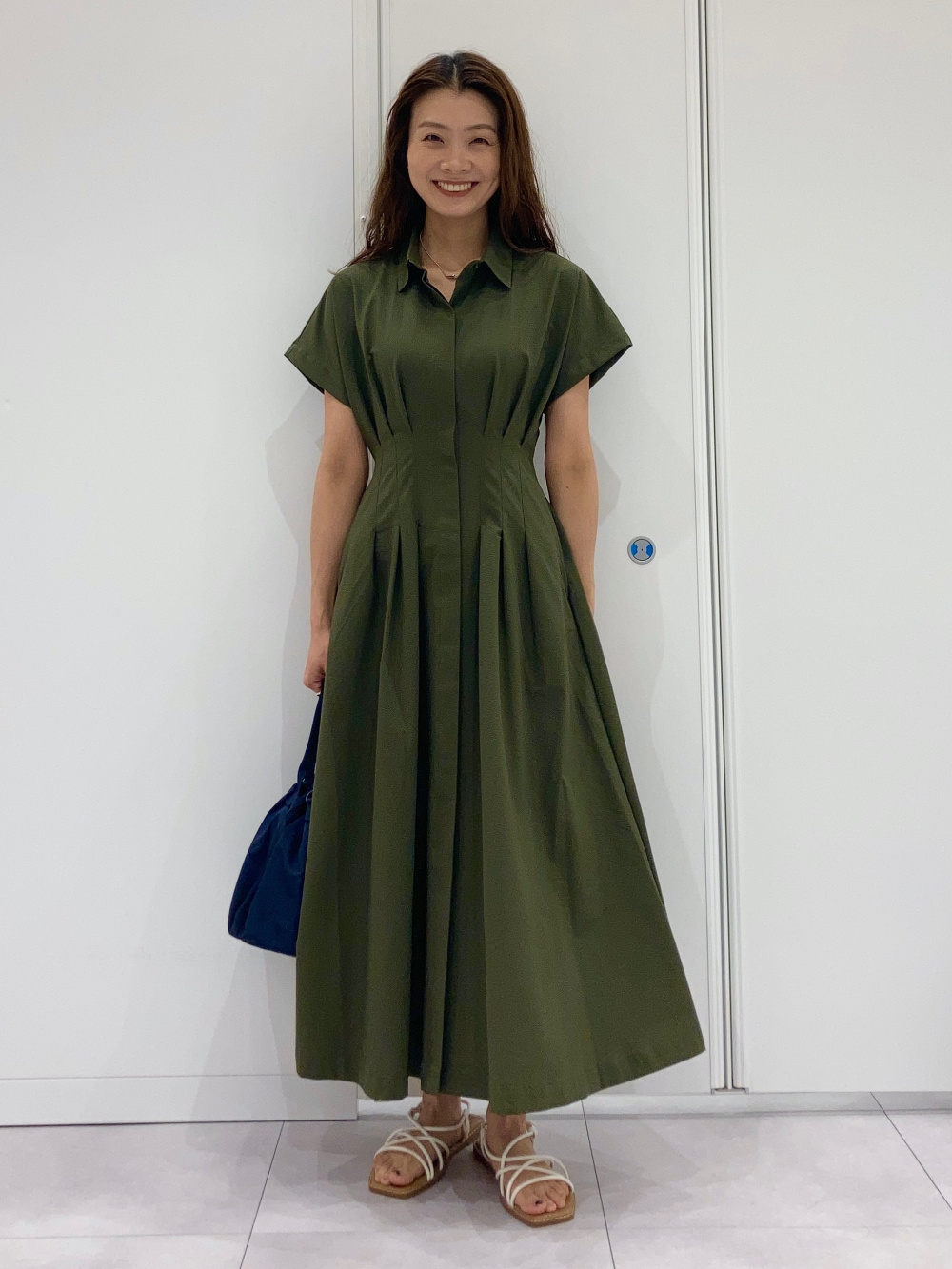 soccer shirt dress / サッカーシャツ ワンピース シアサッカーシャツワンピース」の着用コーディネート| ユニクロ公式