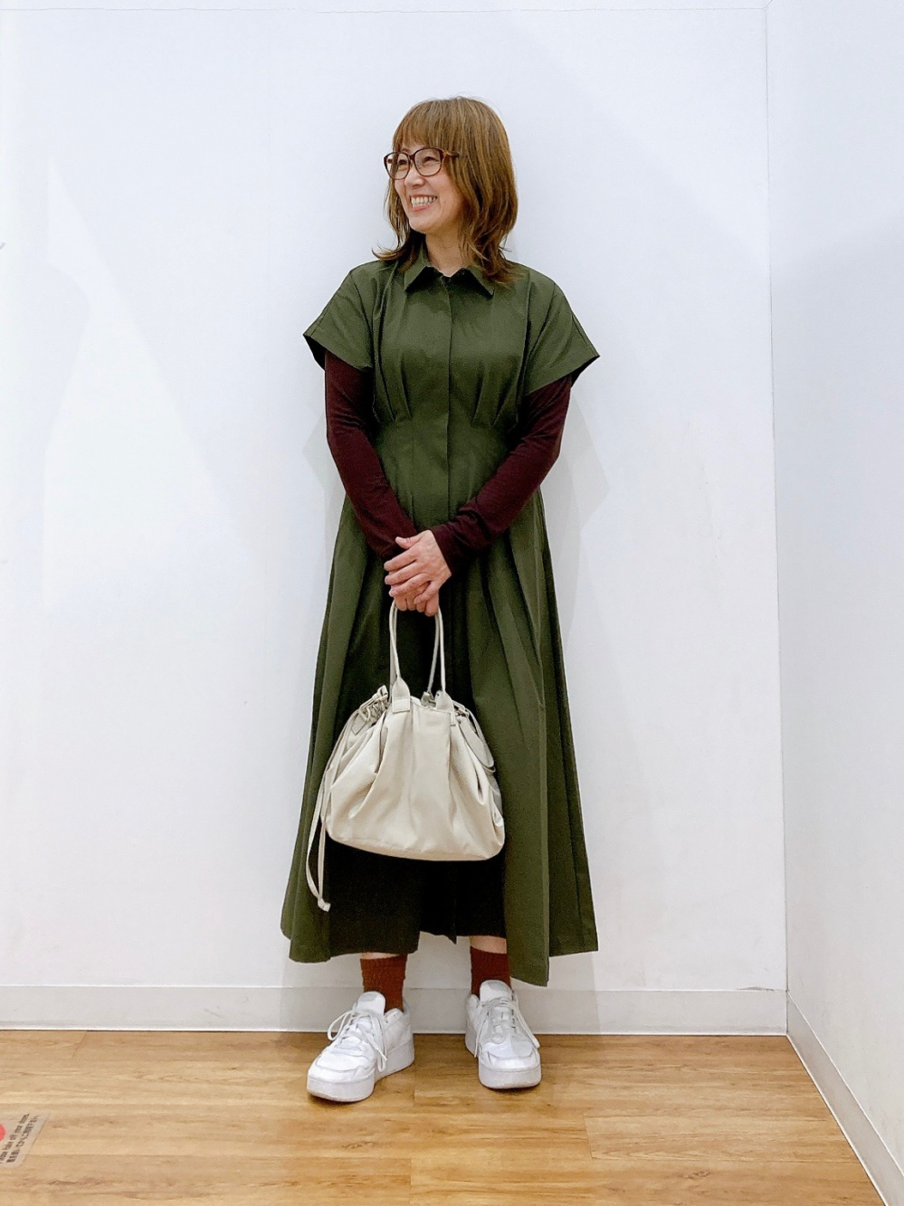 soccer shirt dress / サッカーシャツ ワンピース シアサッカーシャツワンピース」の着用コーディネート| ユニクロ公式