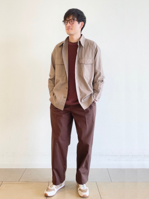 リラックスフィットジャケット、タックワイドパンツのコーディネート