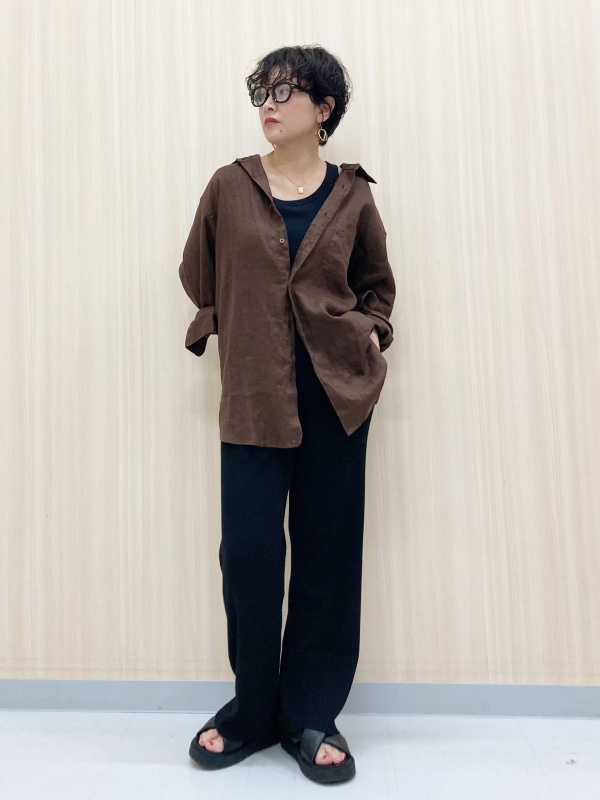 プレミアムリネンシャツ、プリーツストレートパンツ（丈標準62.5～64.5