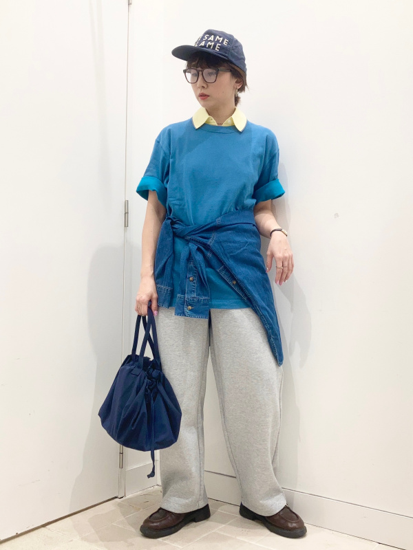 スウェットワイドパンツ、バイカラーTシャツのコーディネート・着用