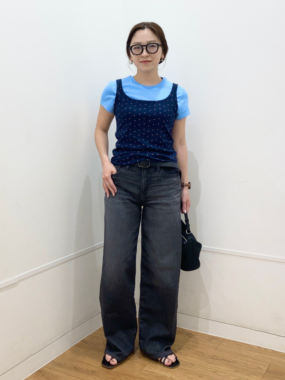 EZY WIDE STRAIGHT JEANS (INSEAM 73-77cm)」的穿搭靈感 | UNIQLO香港