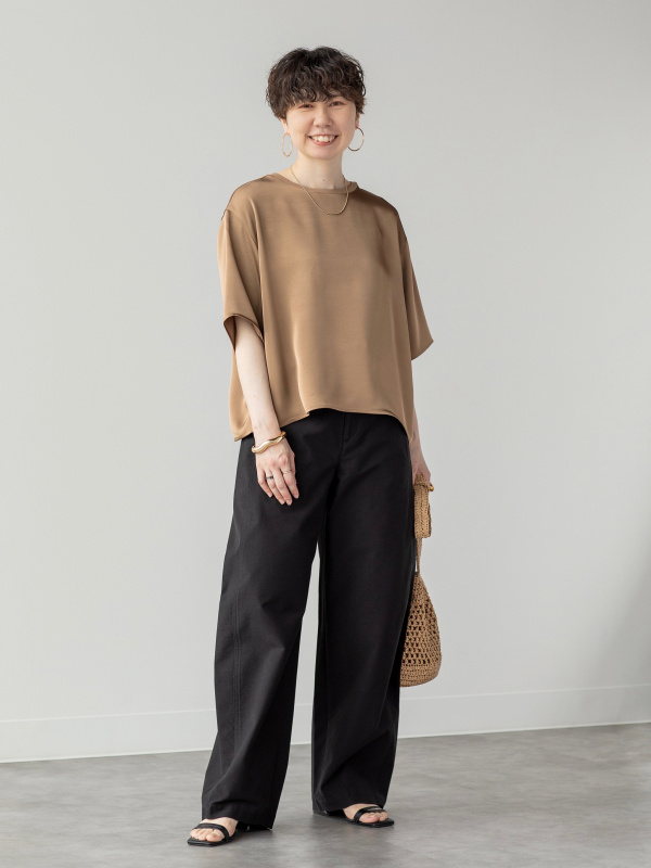 ジャージーバレルレッグパンツ、ヴィンテージベルトのコーディネート