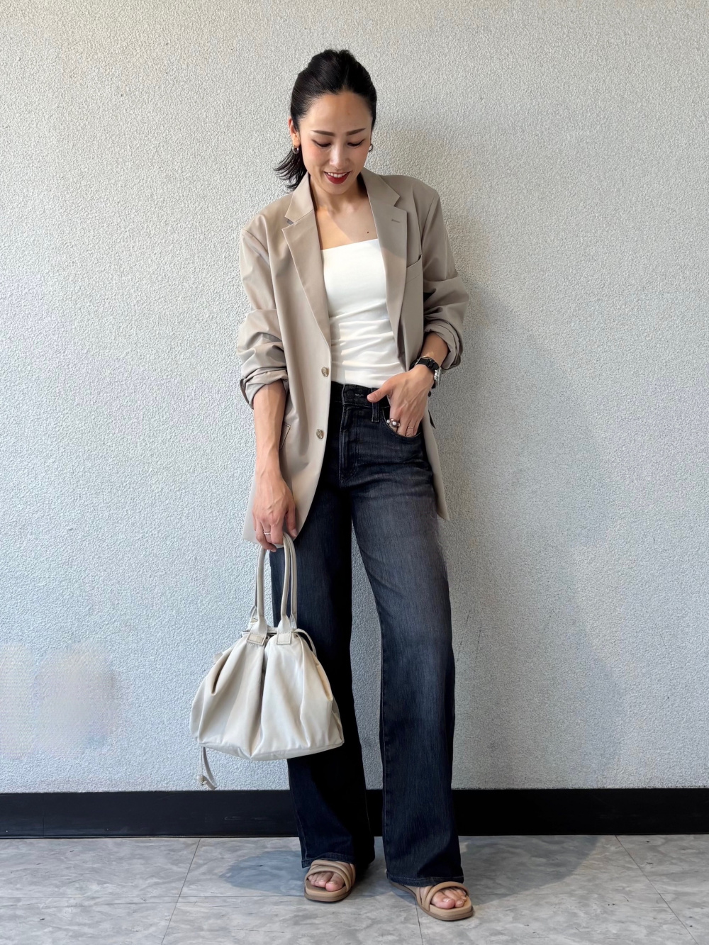 EZY WIDE STRAIGHT JEANS (INSEAM 73-77cm)」的穿搭靈感 | UNIQLO香港