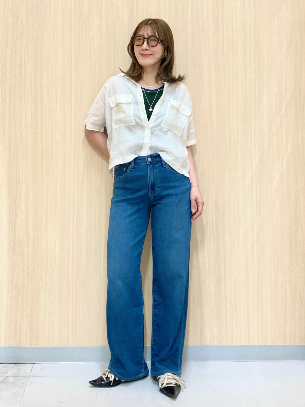EZY WIDE STRAIGHT JEANS (INSEAM 73-77cm)」的穿搭靈感 | UNIQLO香港