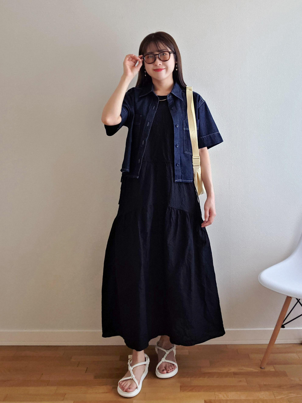 リネンブレンドティアードワンピース/ノースリーブ」の着用