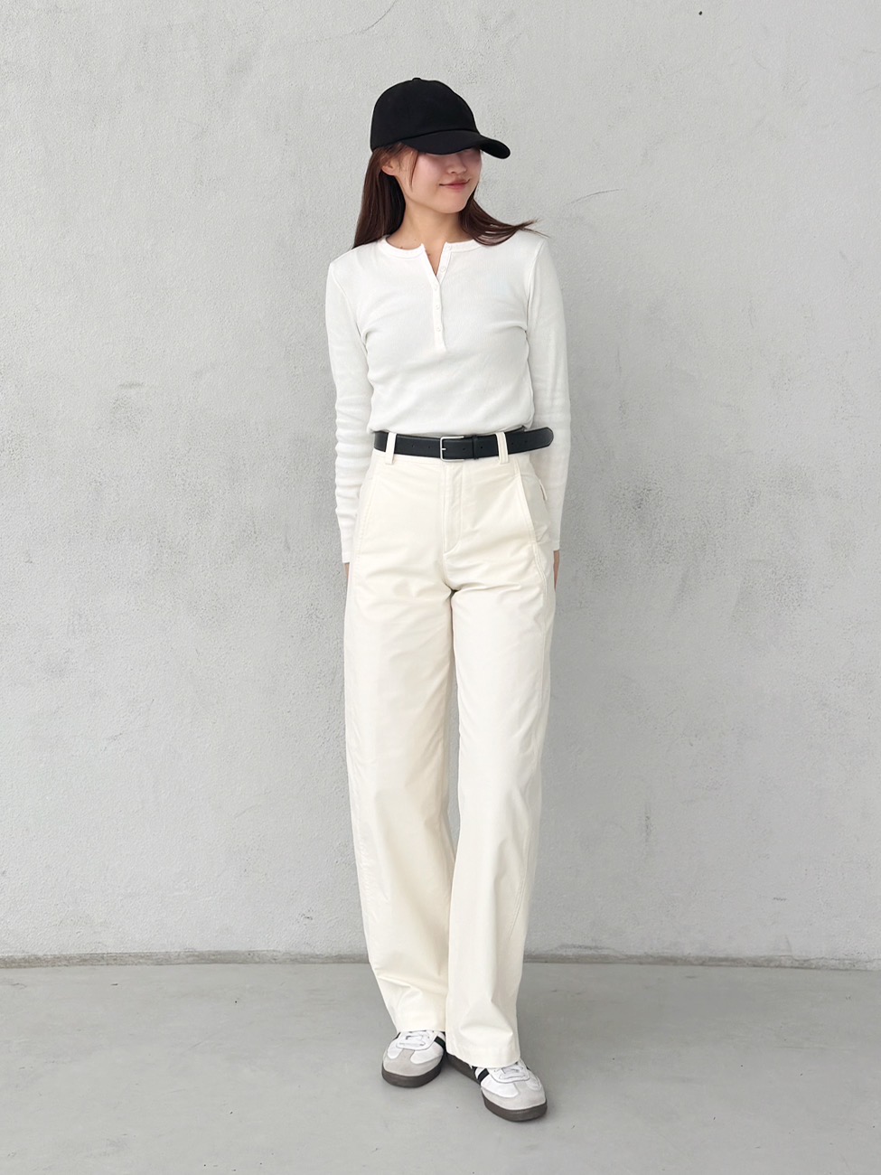 UNIQLO ジャージーバレルレッグパンツ オフホワイト 　丈長め Sサイズ ジャージーバレルレッグパンツ/丈長め」の着用コーディネート