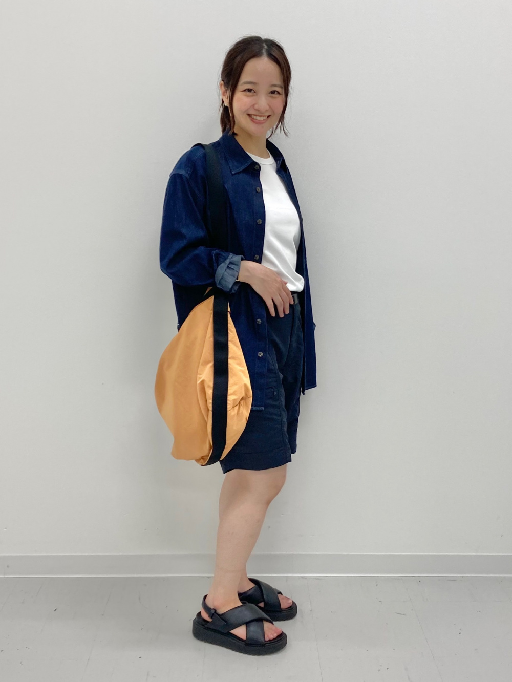 Check styling ideas for「AIRism Cotton T-Shirt、Light Denim