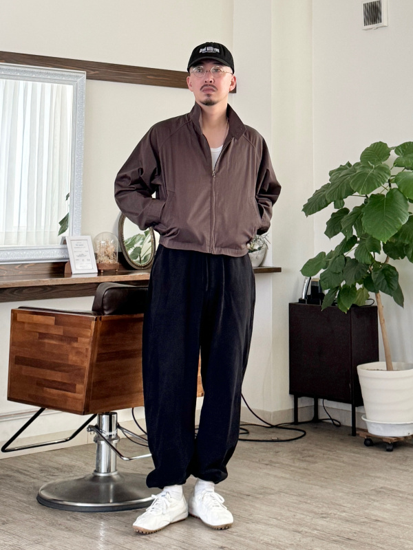 コットンブレンドショートブルゾン、タンクトップのコーディネート