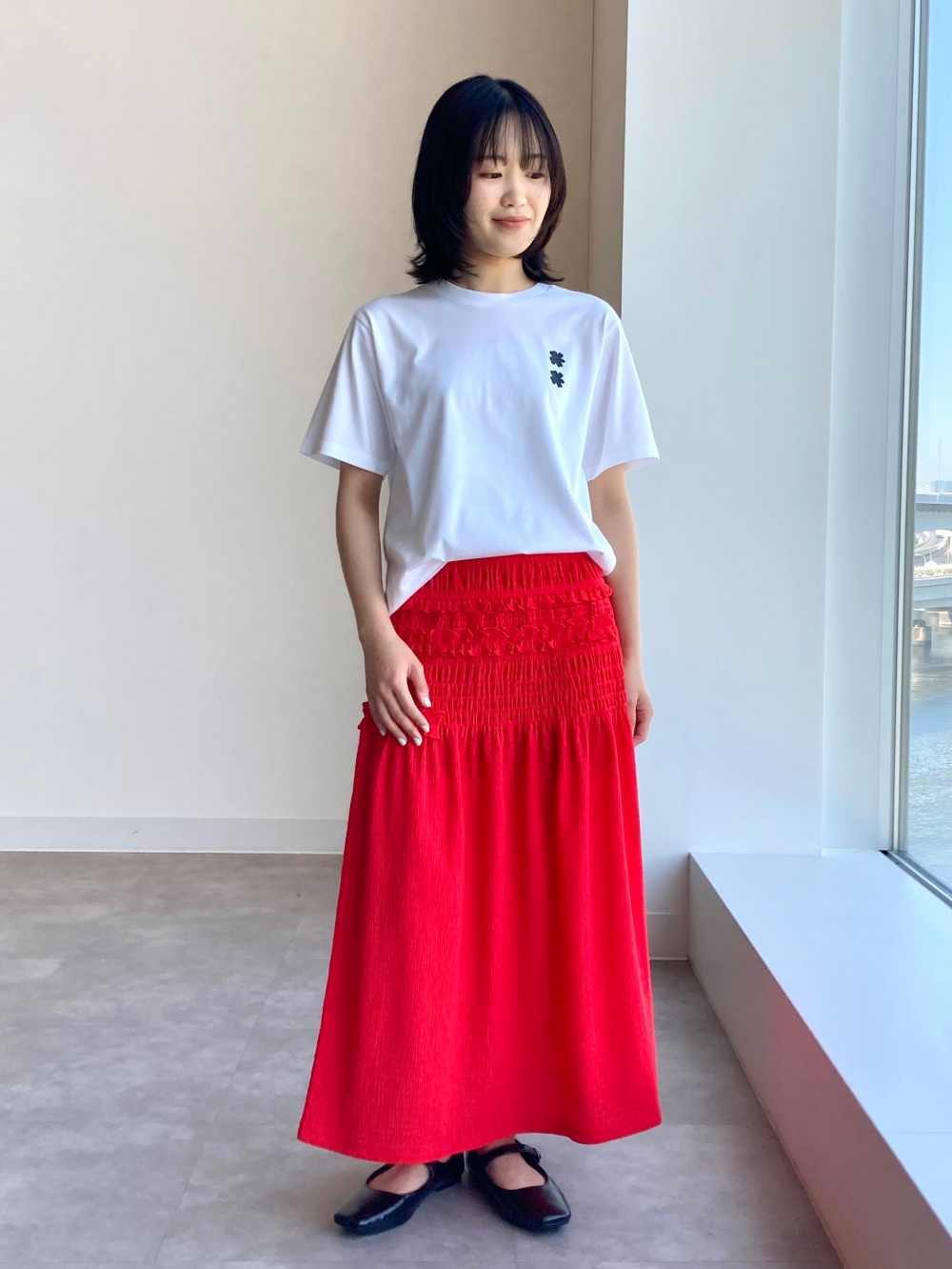 グラフィックT、シャーリングスカート」の着用コーディネート