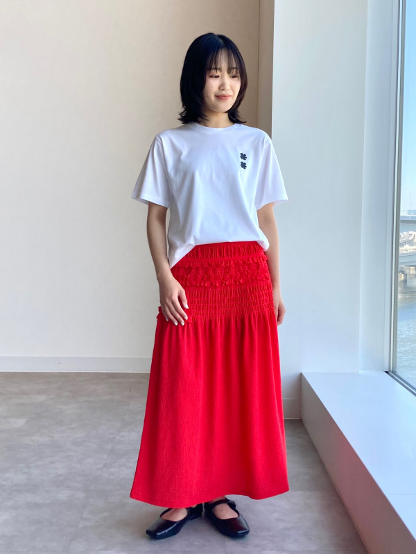 グラフィックT、シャーリングスカートのコーディネート・着用イメージ