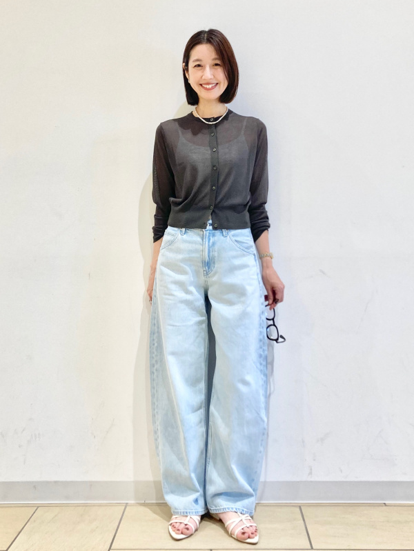 スウェットワイドパンツ、エアリズムブラキャミソールのコーディネート