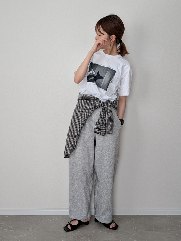 スウェットワイドパンツ、ポケッタブルUVカットパーカのコーディネート