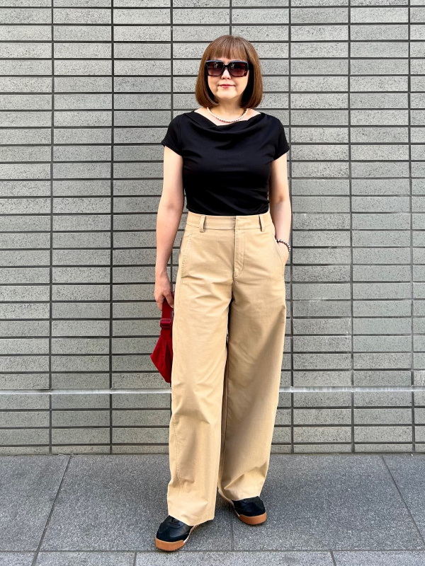オーバーサイズスウェットシャツ、ストレッチイージージョガーパンツの