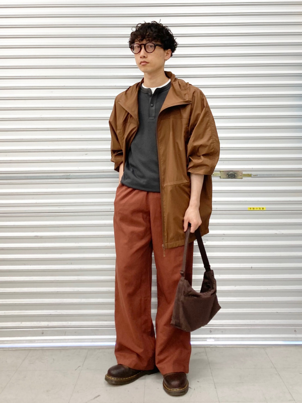 クルーネックTシャツ、ボクシーシャツのコーディネート・着用イメージ