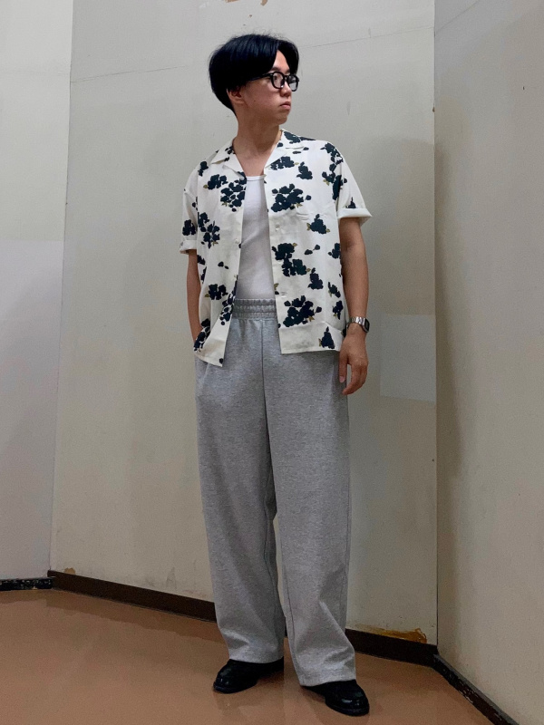スウェットワイドパンツ、クルーネックフルジップカーディガンの