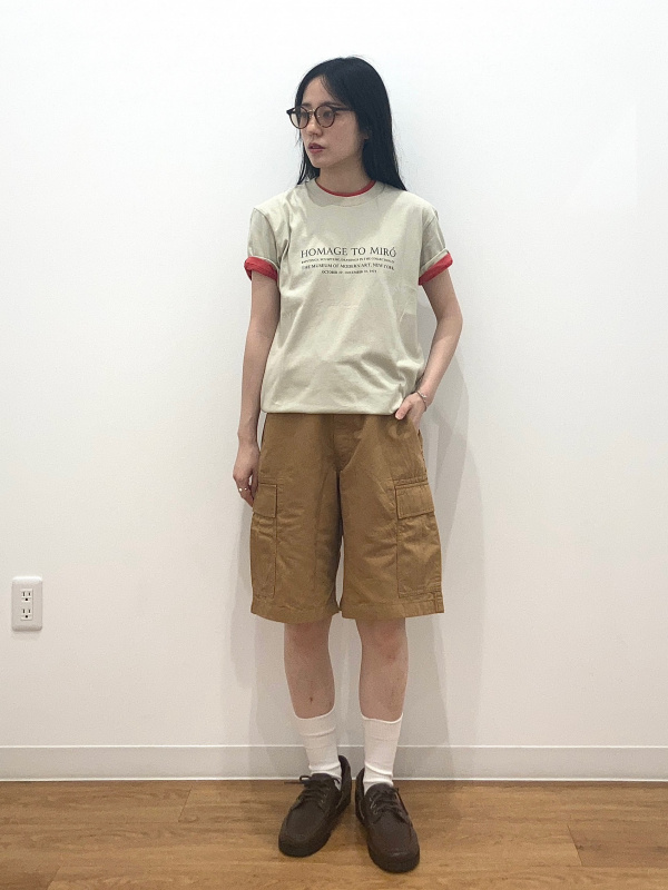 テクスチャージャージーT、ストレートジーンズのコーディネート・着用