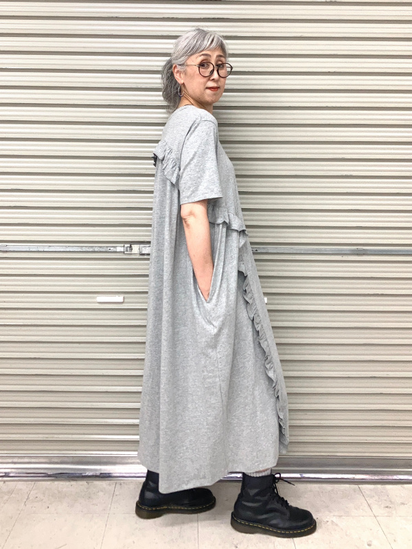 フリルTワンピースのコーディネート・着用イメージ｜ユニクロ公式