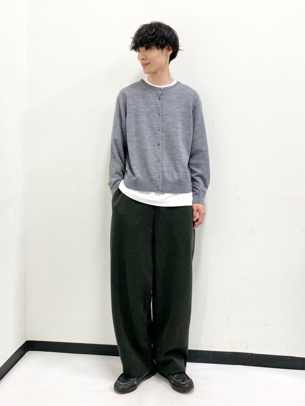 スウェットワイドパンツ、クルーネックフルジップカーディガンの