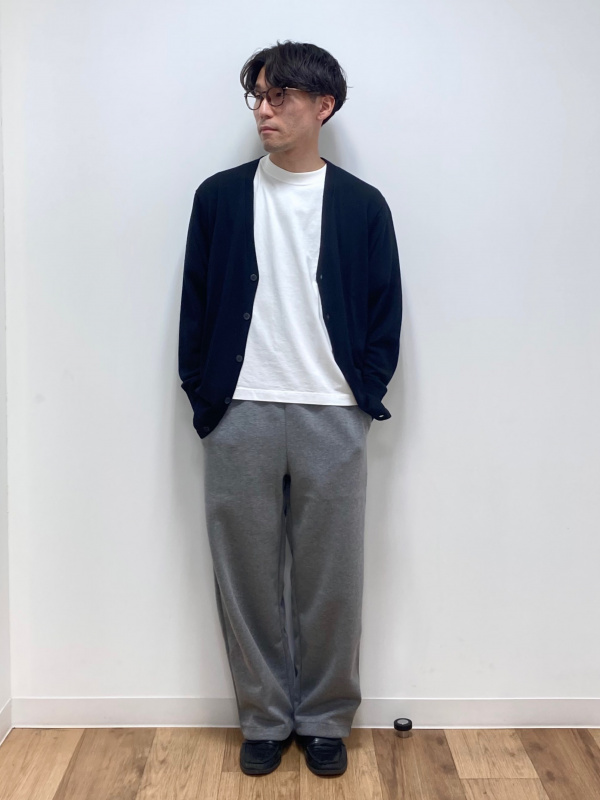 スウェットワイドパンツ、クルーネックフルジップカーディガンの
