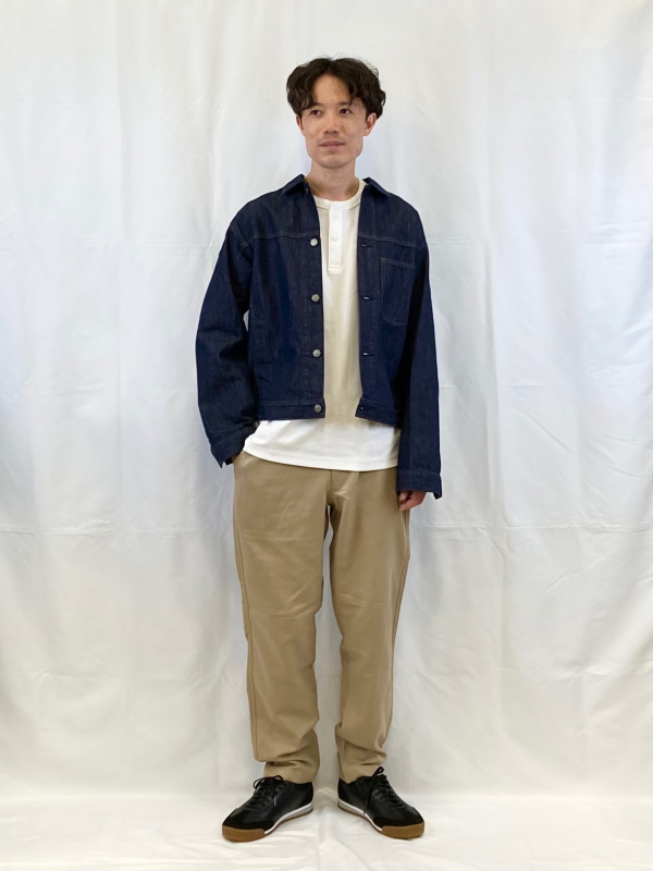 ワッフルヘンリーネックTシャツ/長袖、デニムシャツのコーディネート