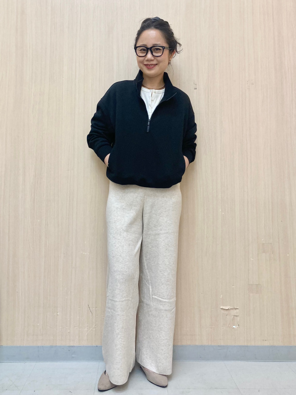 リブヘンリーネックT、タックワイドパンツ/ストライプのコーディネート